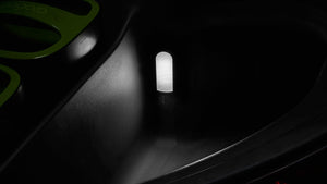 USB 充電插孔 / 置物箱小燈